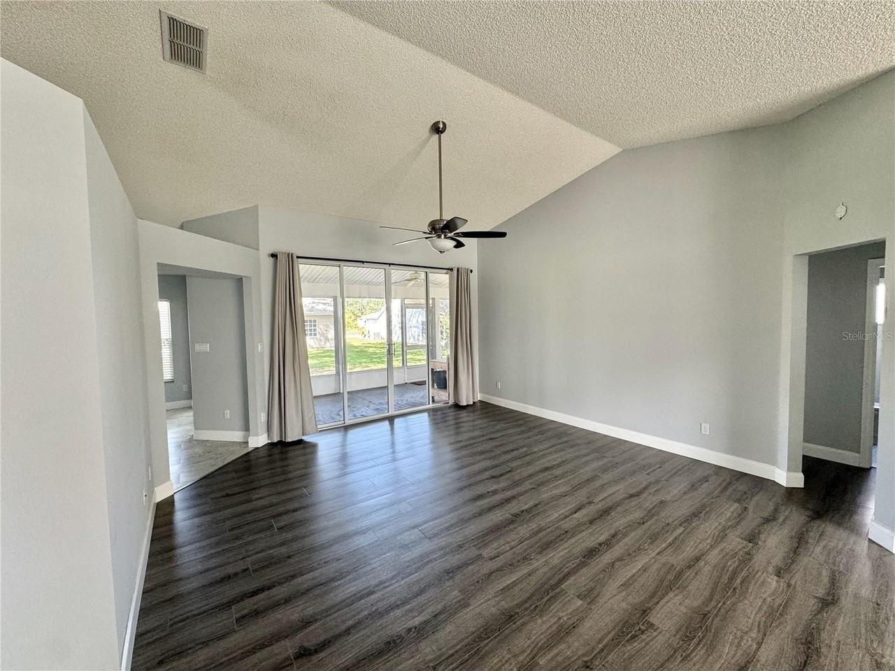 25325 River Crest Dr - Photo 3 of 18