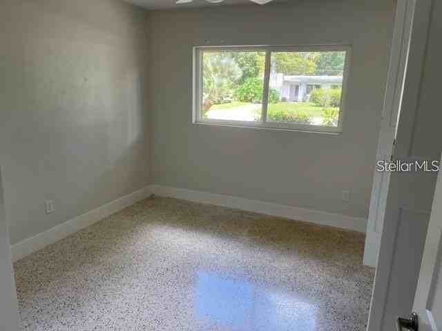 925 Ne 20th Ave - Photo 5 of 10