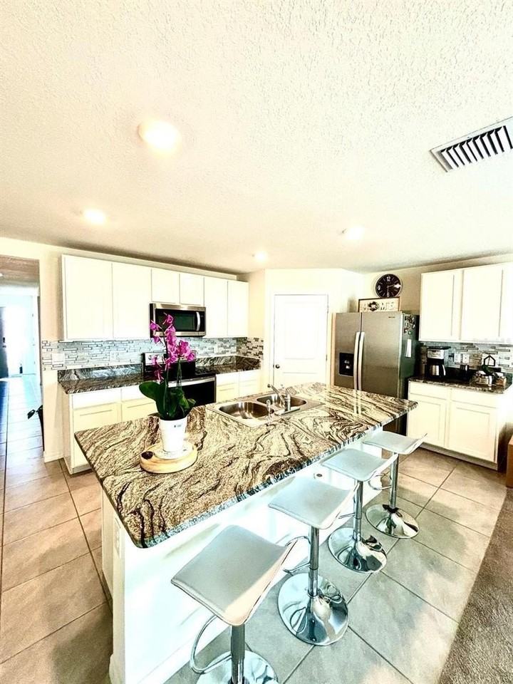 2174 Nw 246th Ter - Photo 4 of 7