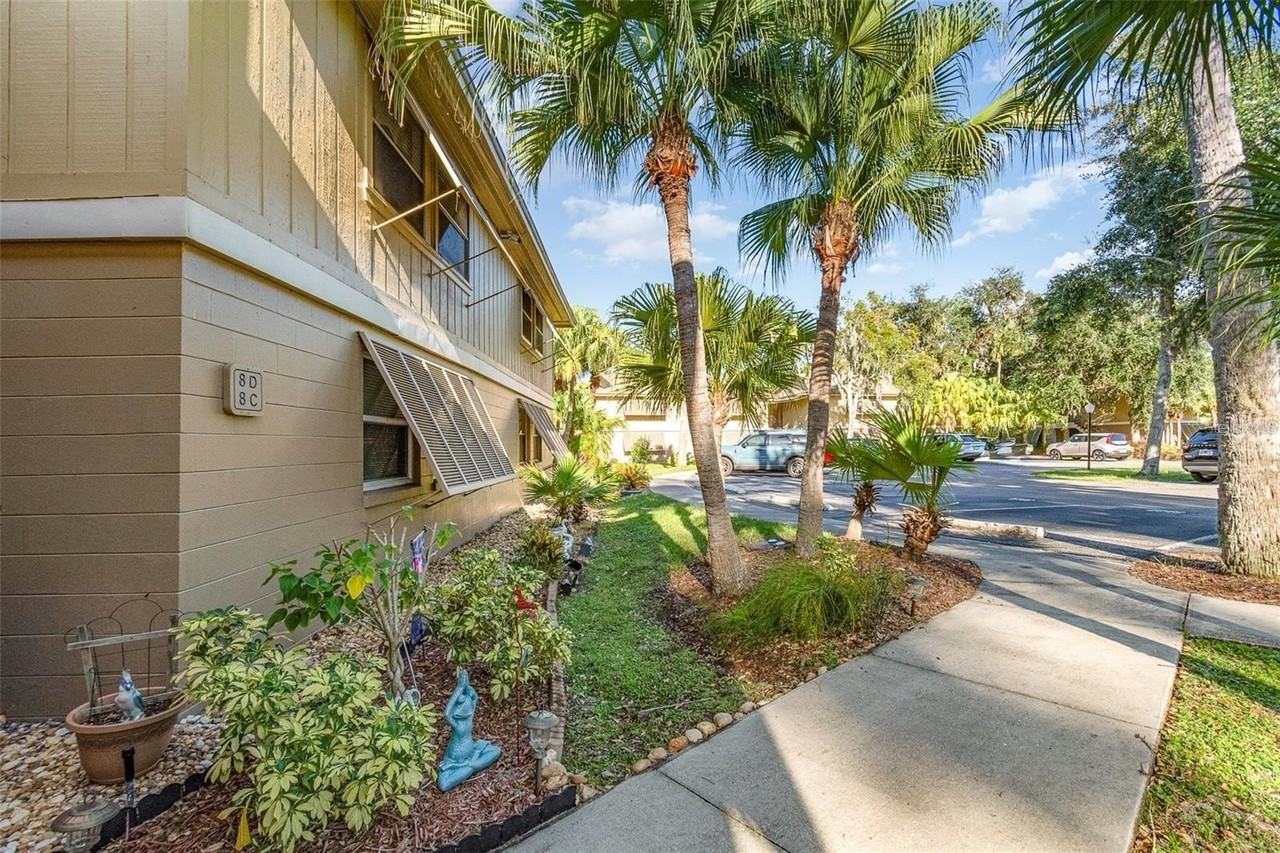 120 Hibiscus Woods Ct #8D - Photo 3 of 26