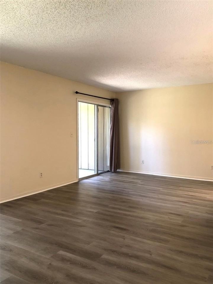 120 Hibiscus Woods Ct #8D - Photo 7 of 26