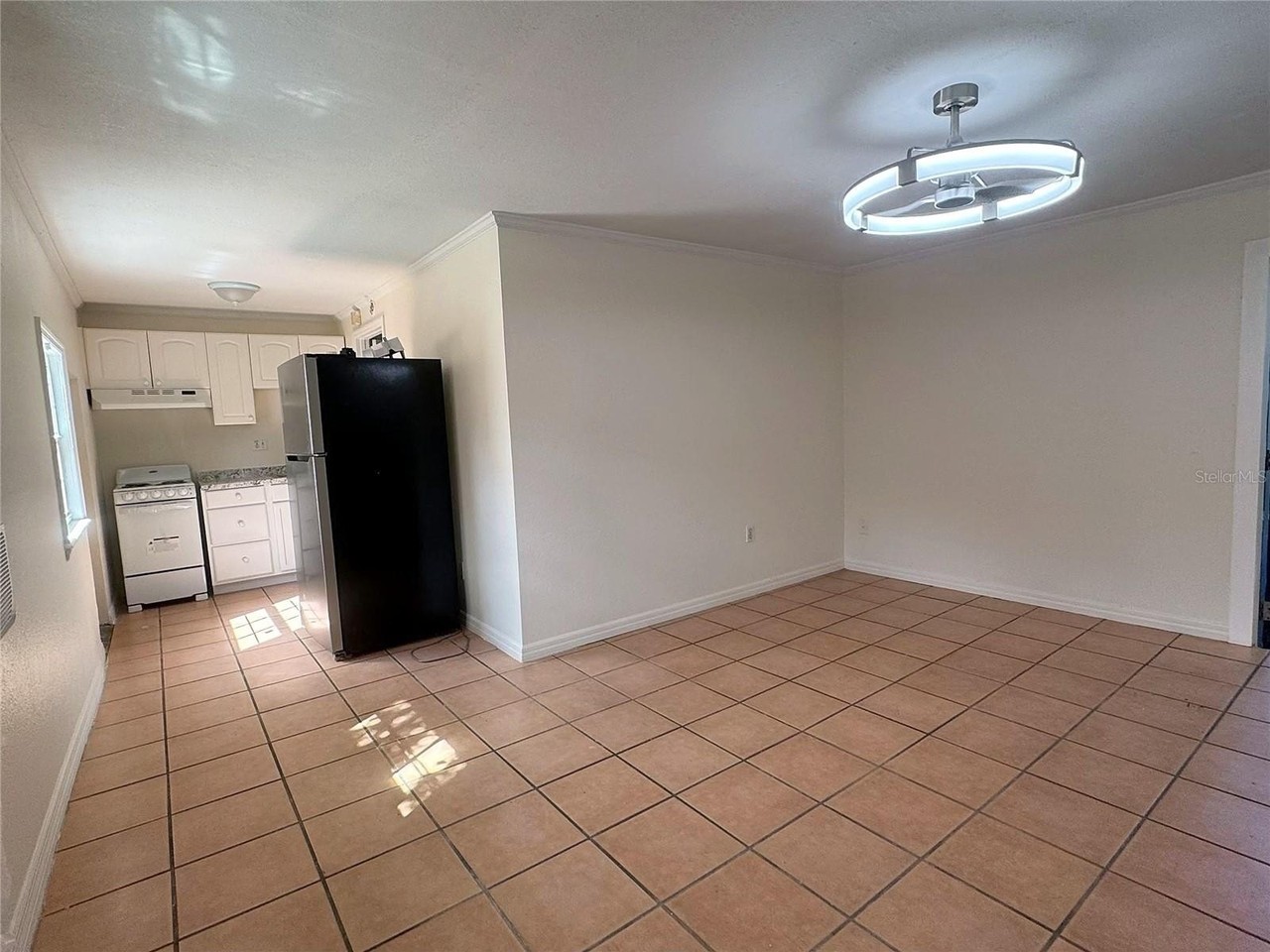 2506 E Jackson St - Photo 3 of 15