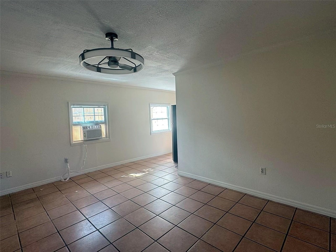 2506 E Jackson St - Photo 5 of 15