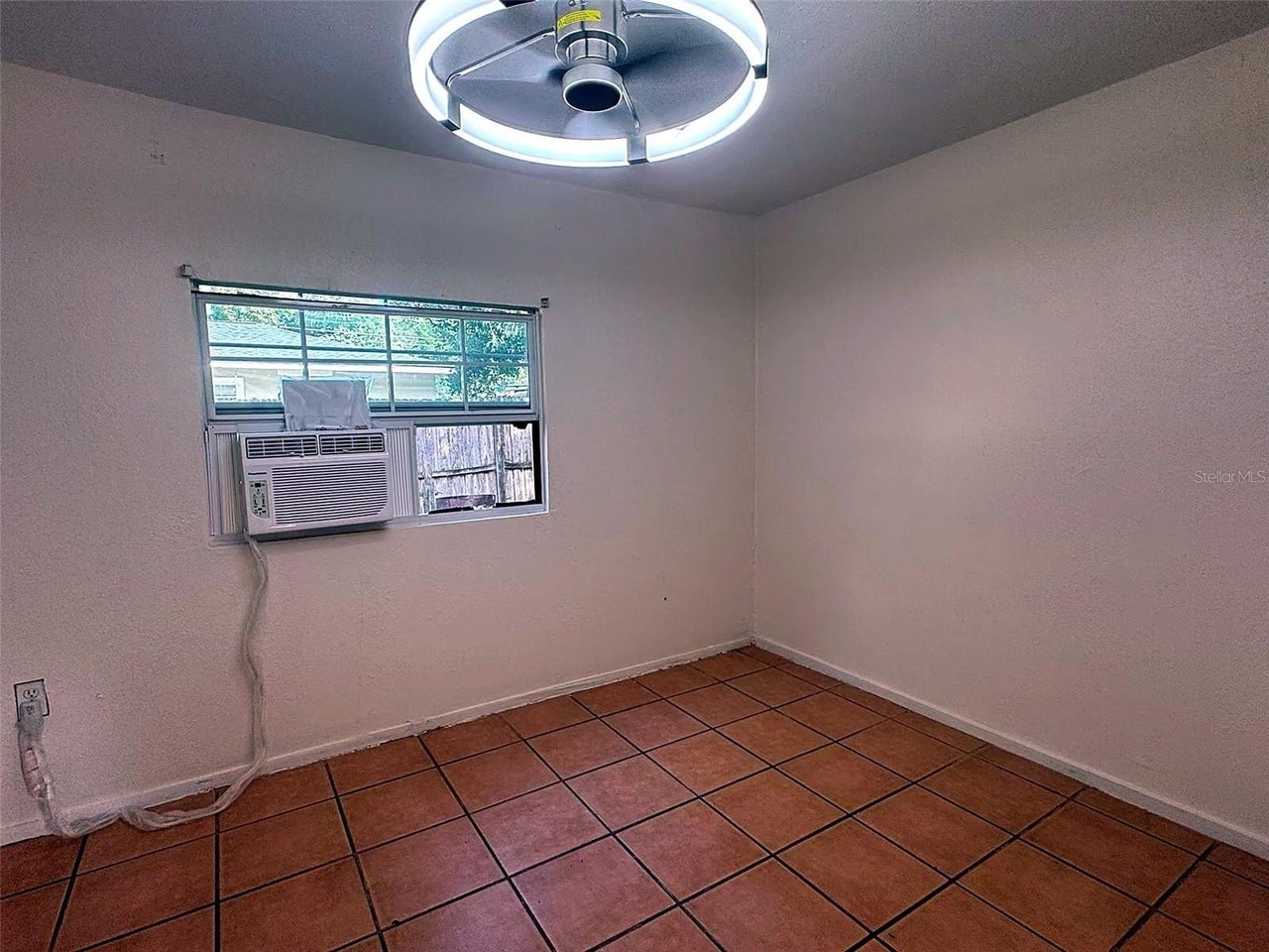 2506 E Jackson St - Photo 6 of 15