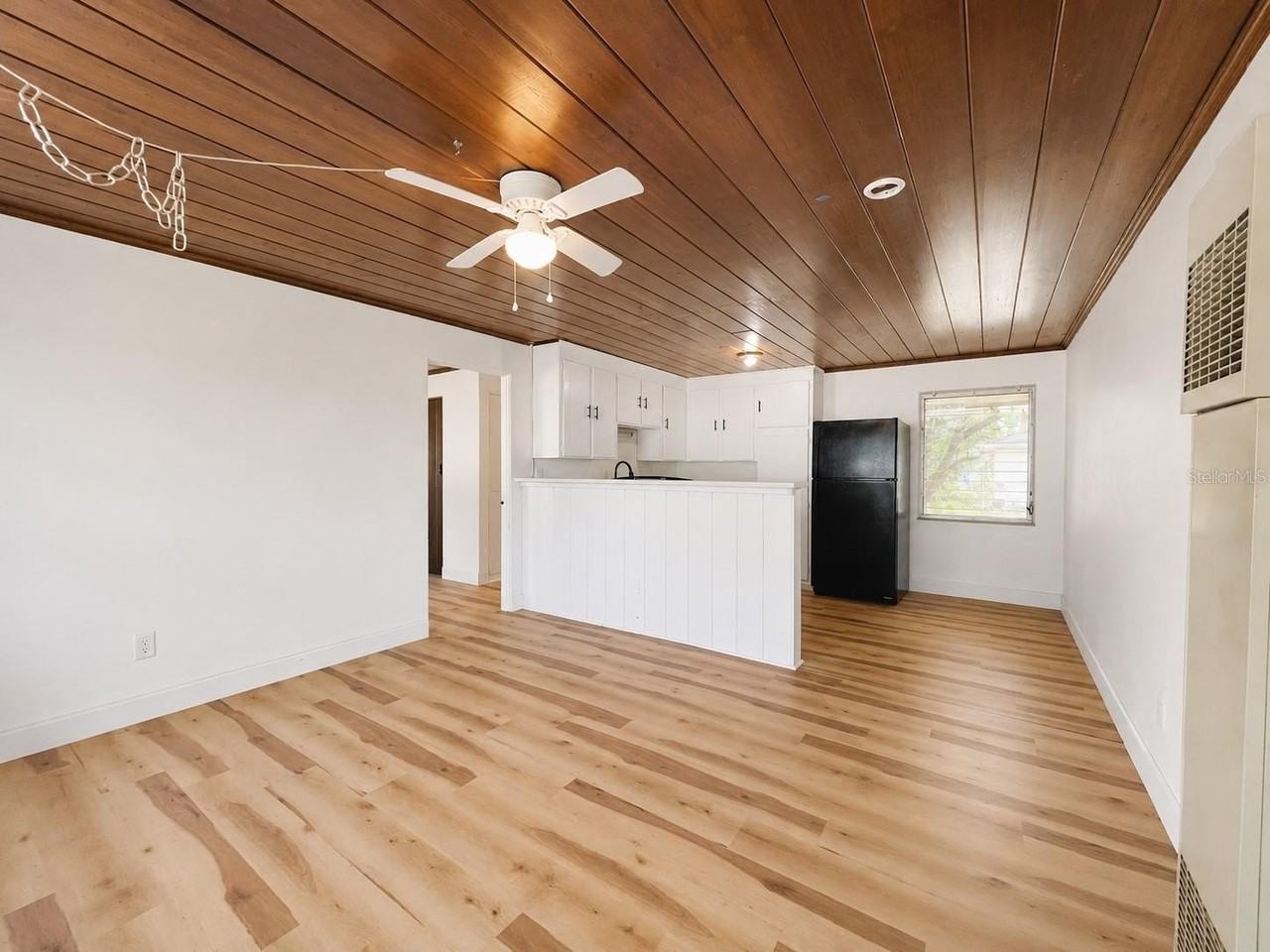 501 Avenue G Se #B - Photo 3 of 8