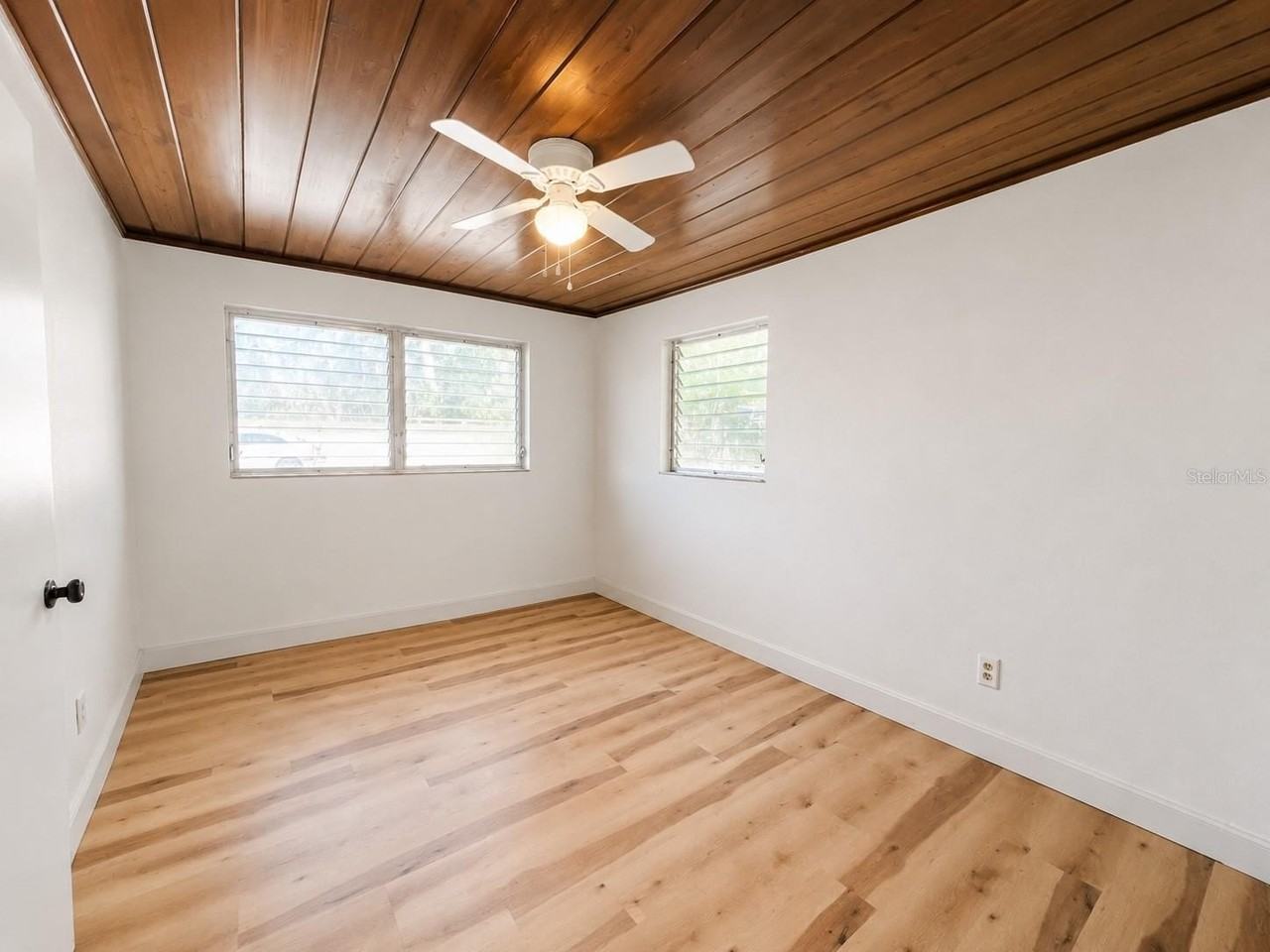501 Avenue G Se #B - Photo 4 of 8