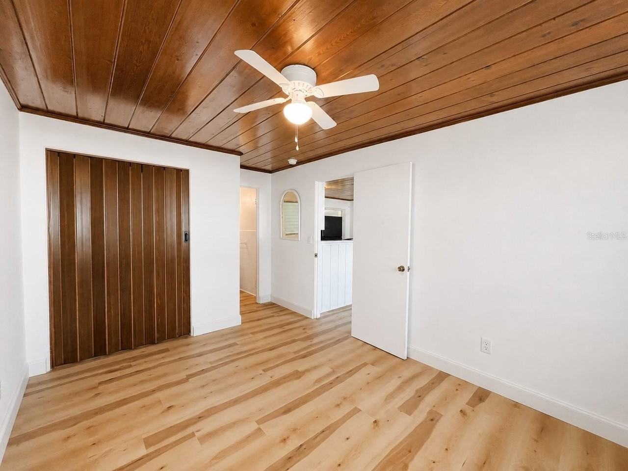 501 Avenue G Se #B - Photo 5 of 8