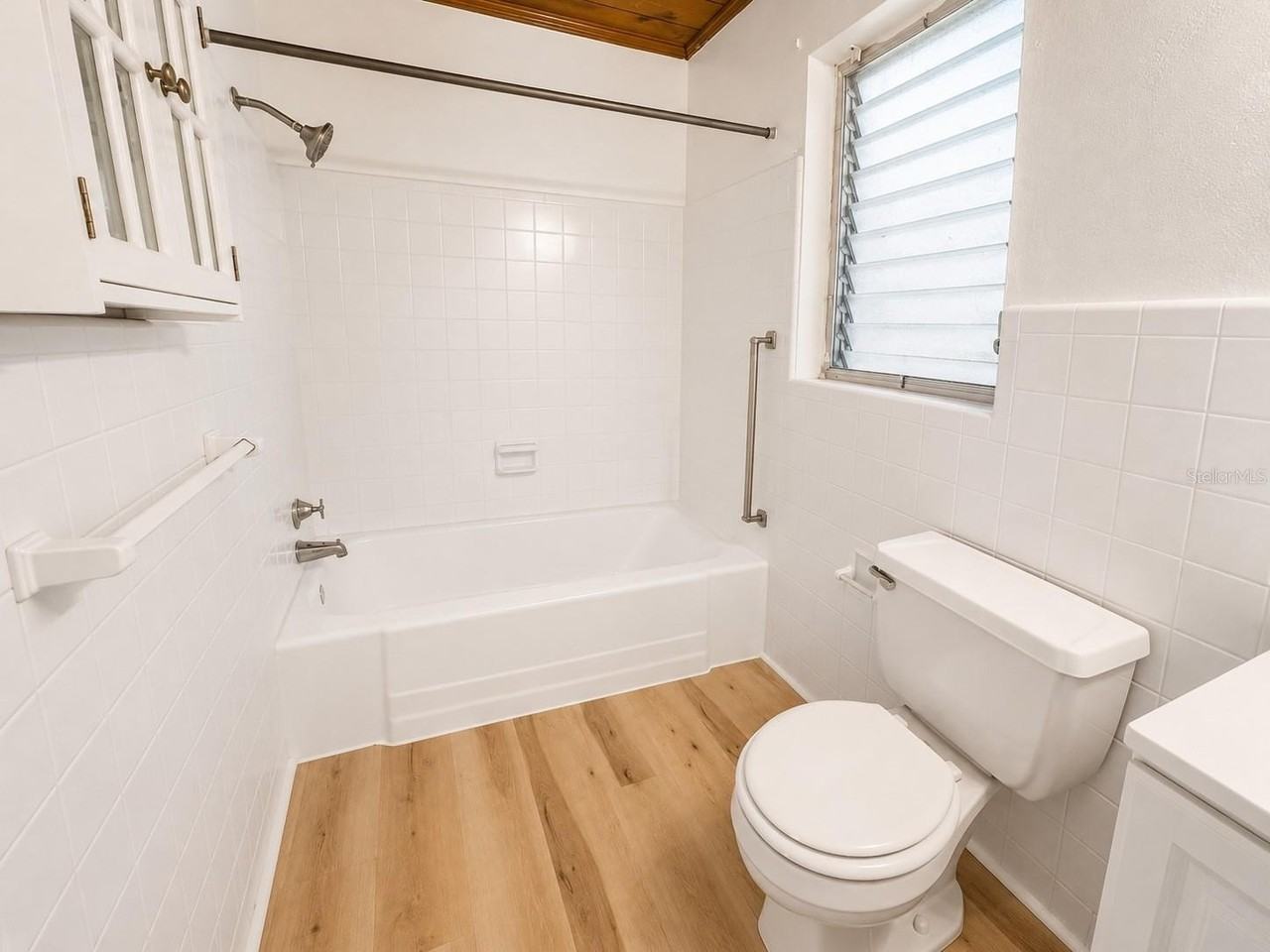 501 Avenue G Se #B - Photo 7 of 8
