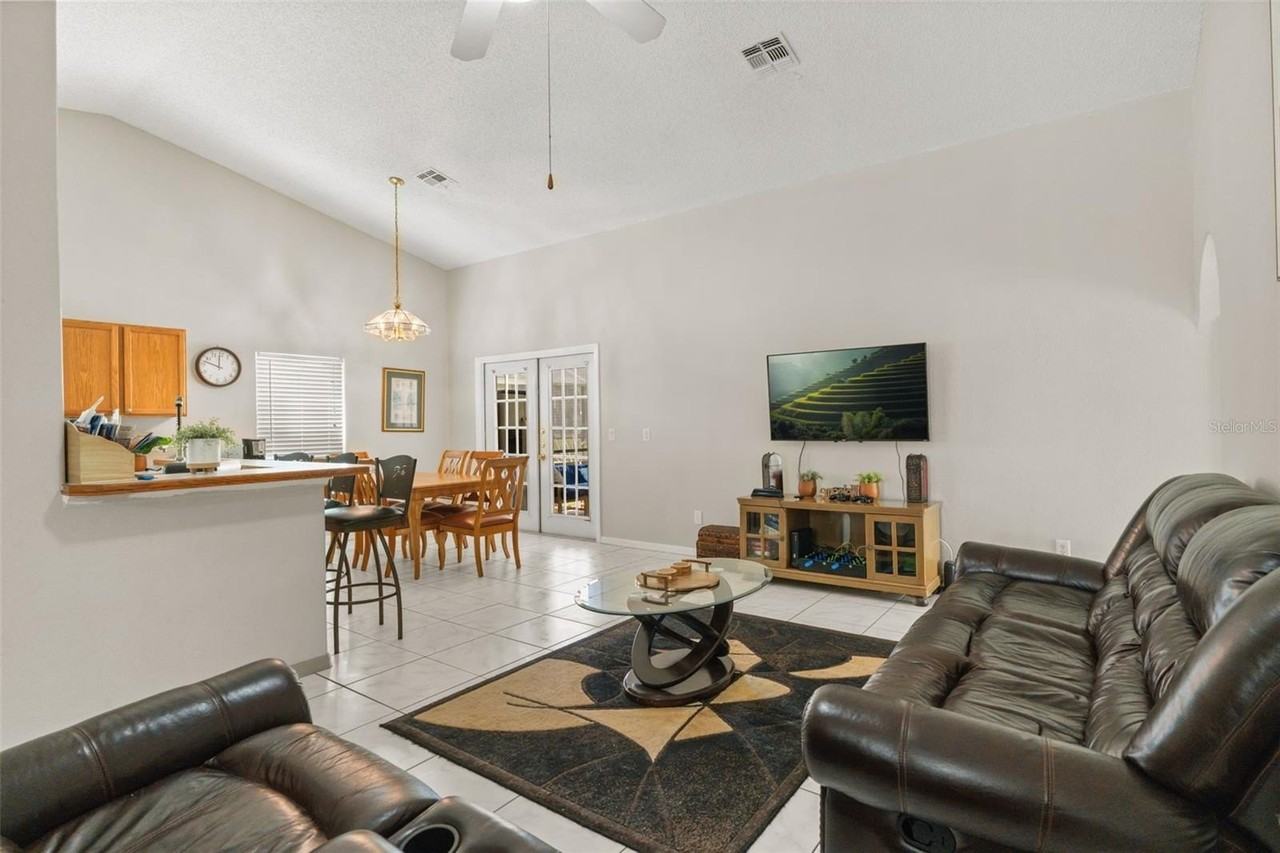 2651 Autumn Creek Cir - Photo 4 of 28