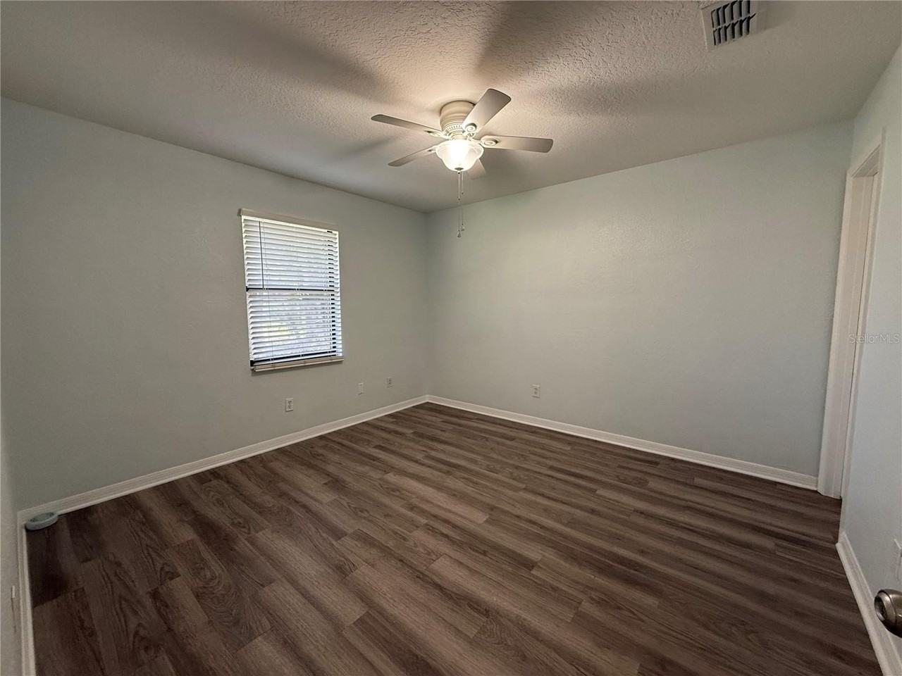 4802 Nw 61st Ave - Photo 4 of 11