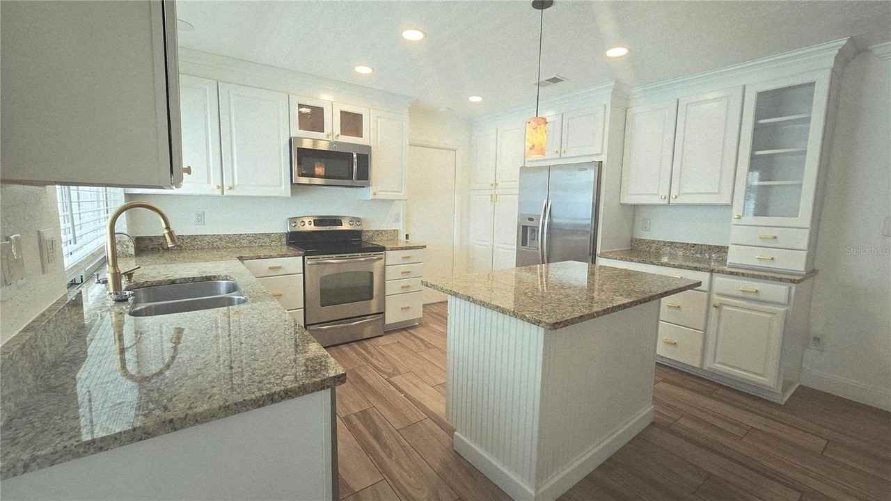 324 Westchester Dr - Photo 3 of 50