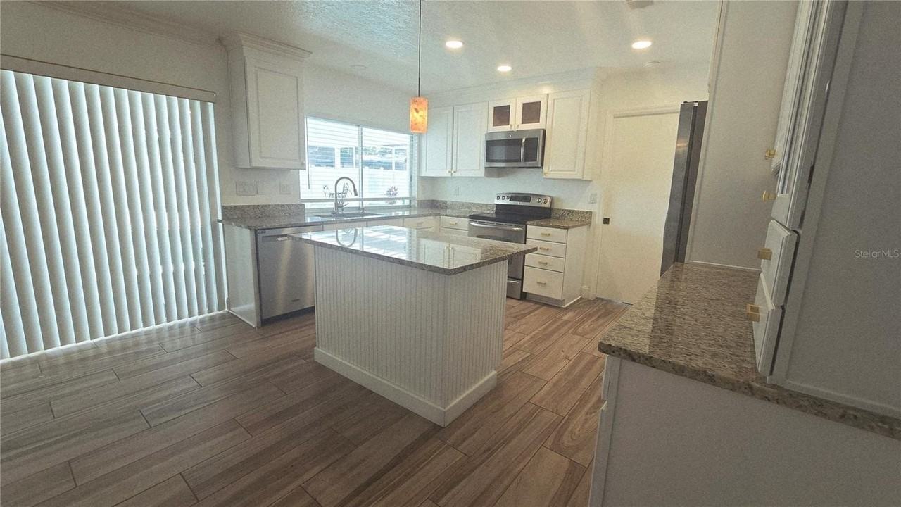 324 Westchester Dr - Photo 4 of 50