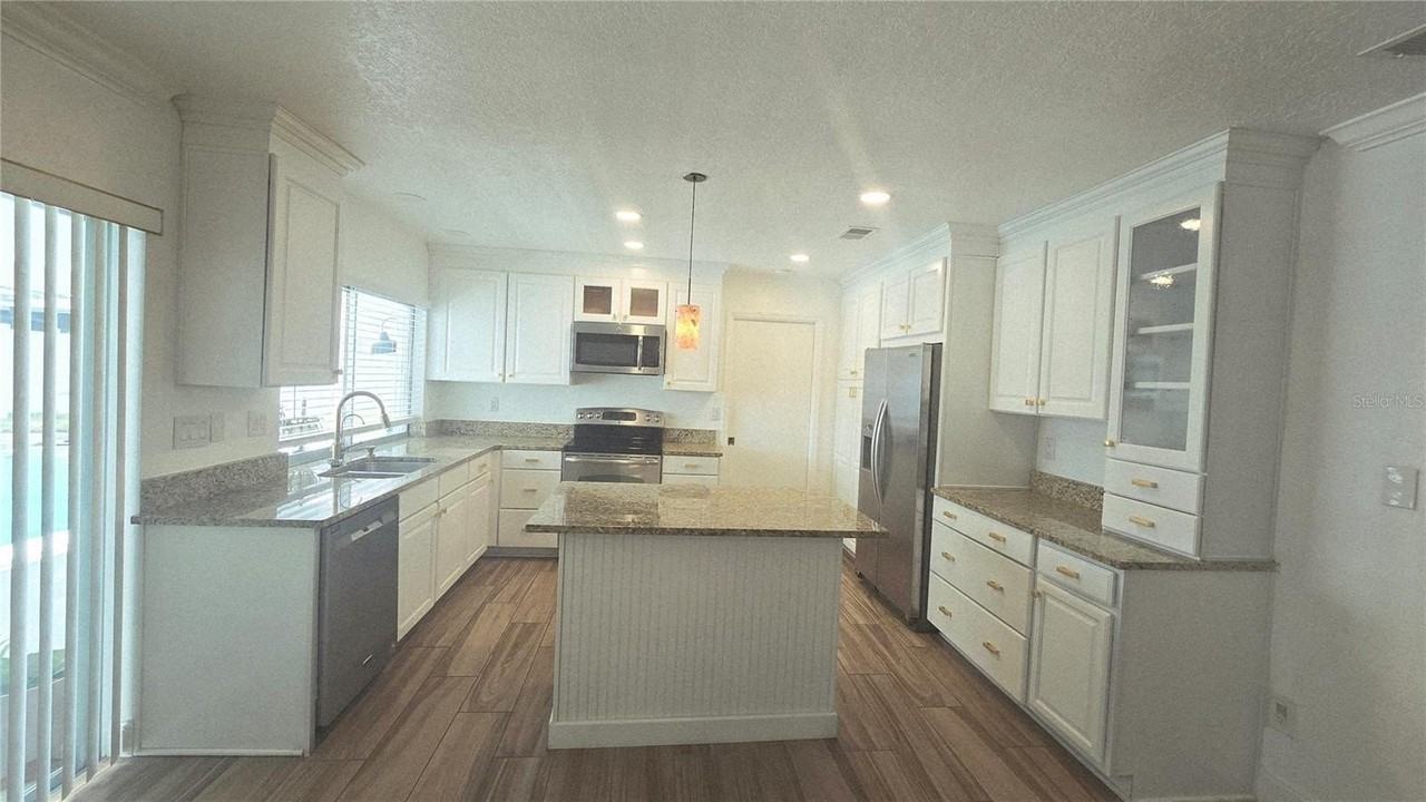 324 Westchester Dr - Photo 5 of 50