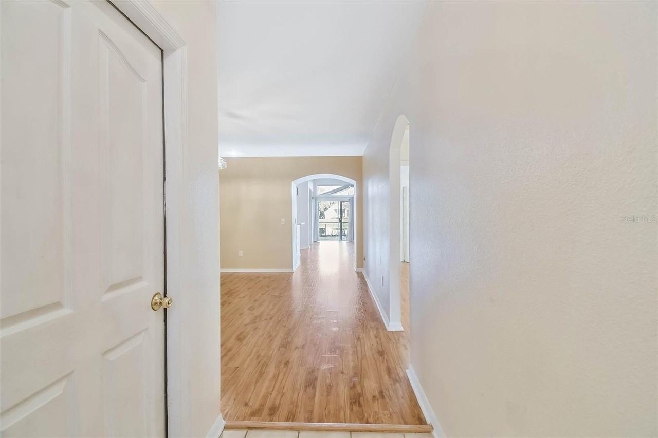 9909 Bridgeton Dr - Photo 4 of 43