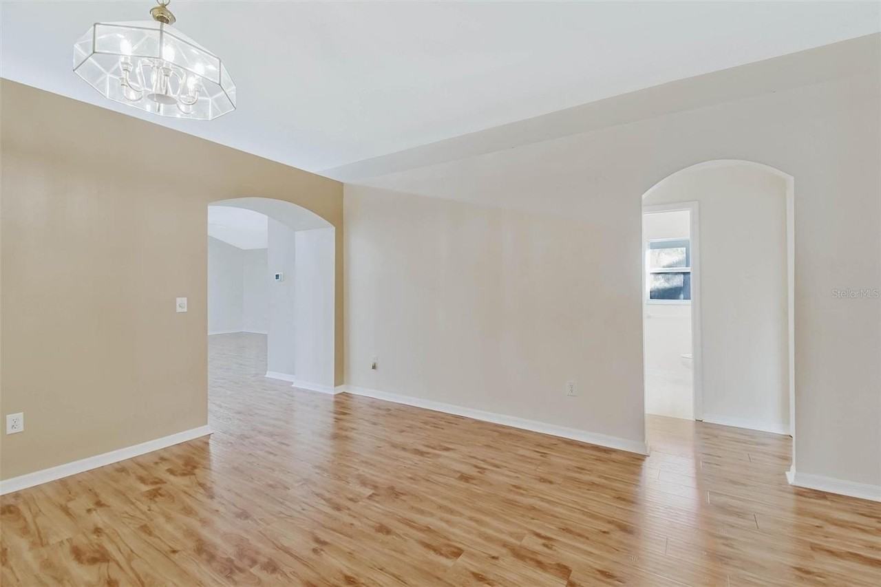 9909 Bridgeton Dr - Photo 5 of 43