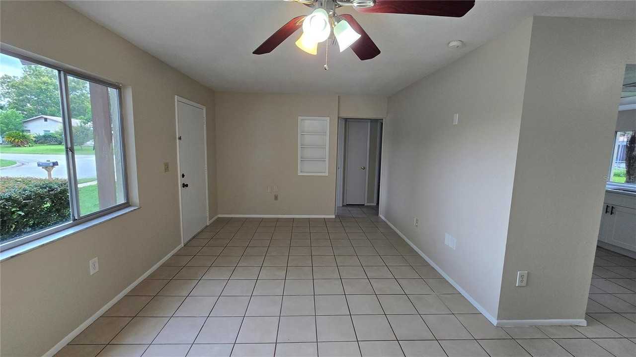 12817 Woodbine Dr - Photo 4 of 23