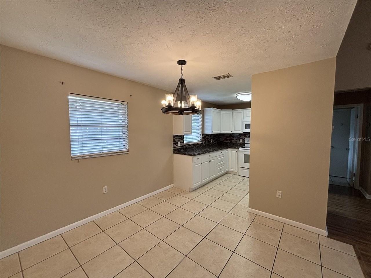 21334 Coakley Ln - Photo 7 of 29