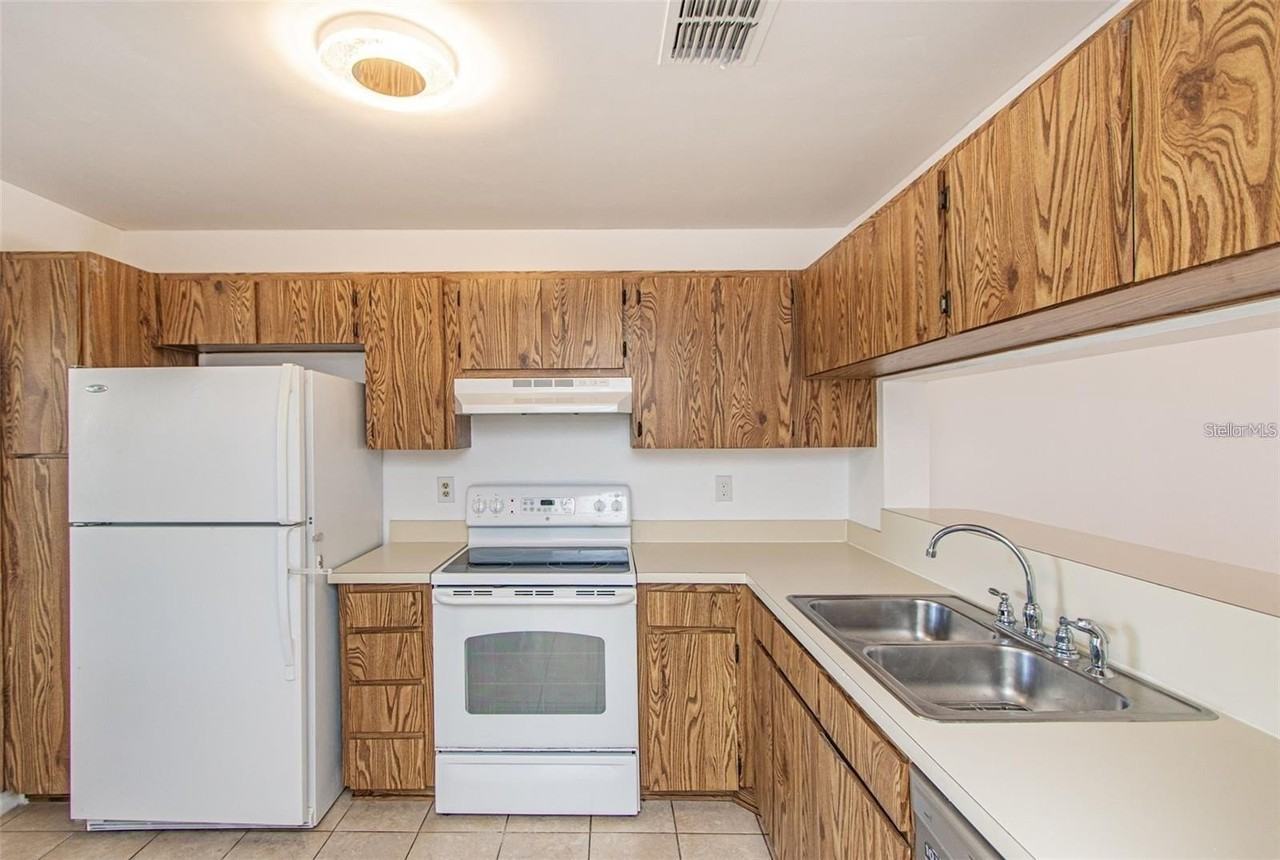 1284 Wickford St - Photo 6 of 13