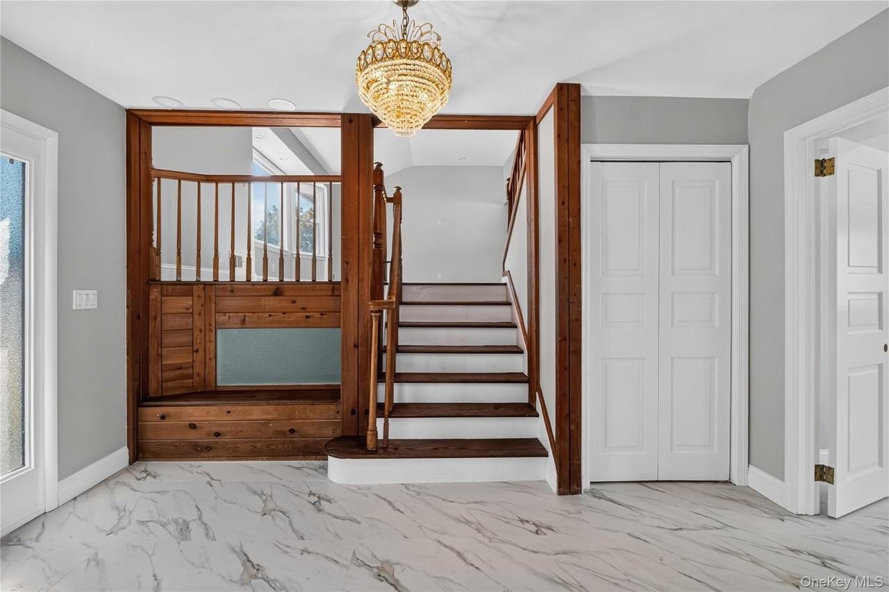 221 Falmouth Rd - Photo 4 of 37