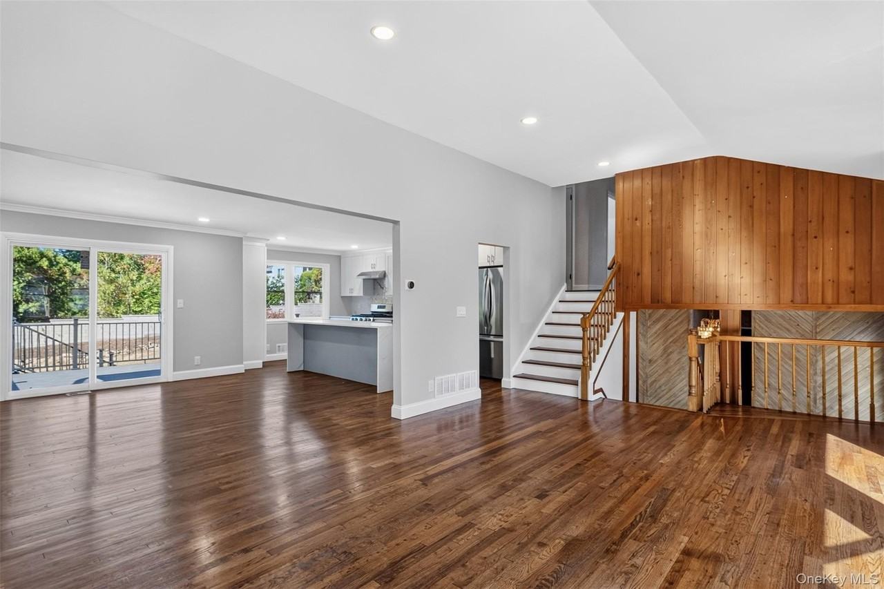 221 Falmouth Rd - Photo 6 of 37