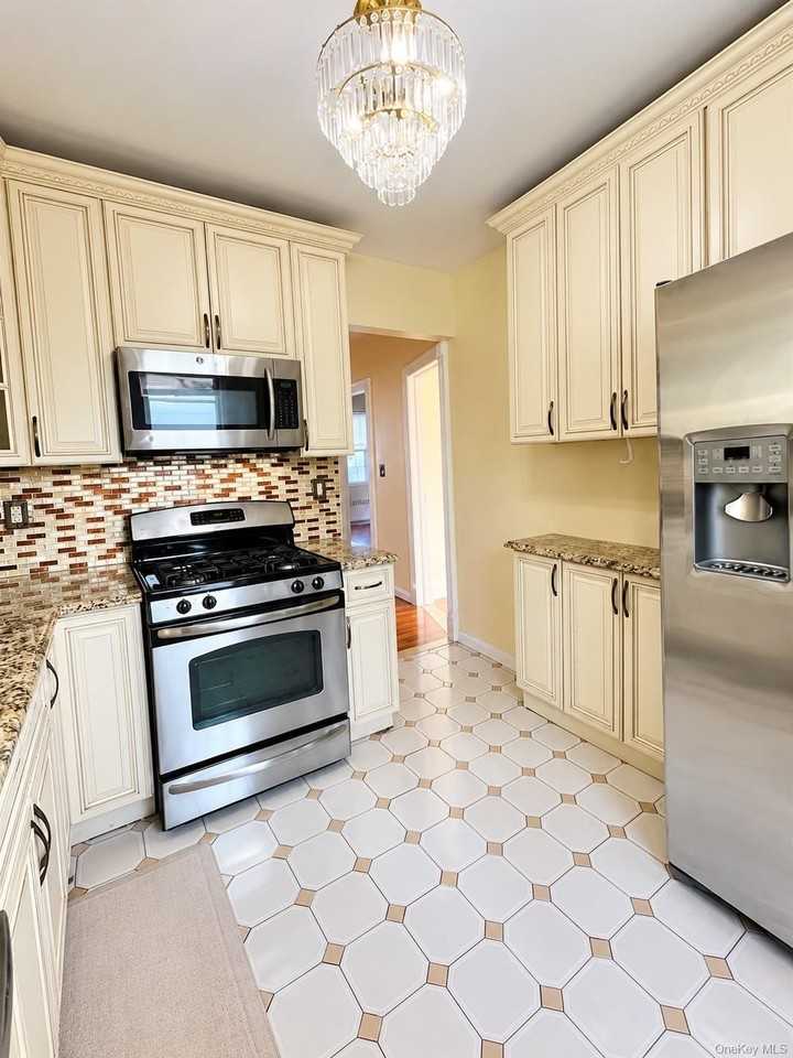 51 Howard Pkwy - Photo 5 of 8