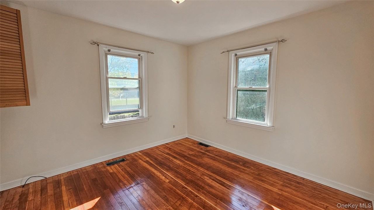 41 Birdsall Ave - Photo 3 of 13