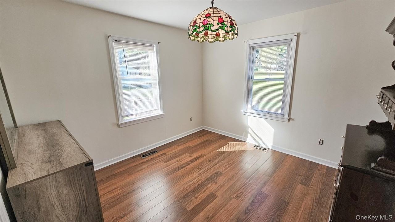 41 Birdsall Ave - Photo 6 of 13
