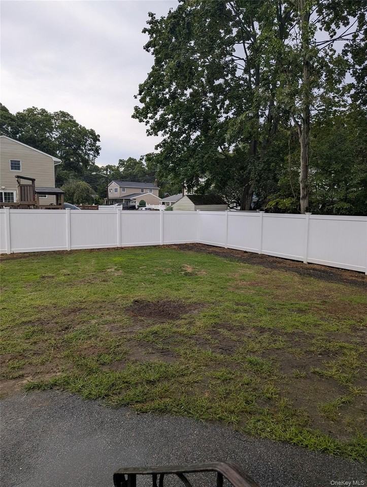 423 Clarice Blvd - Photo 4 of 18
