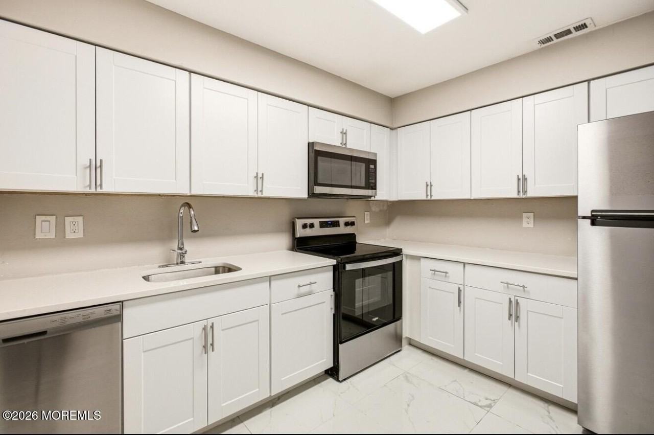 7 Northrup Dr - Photo 2 of 9
