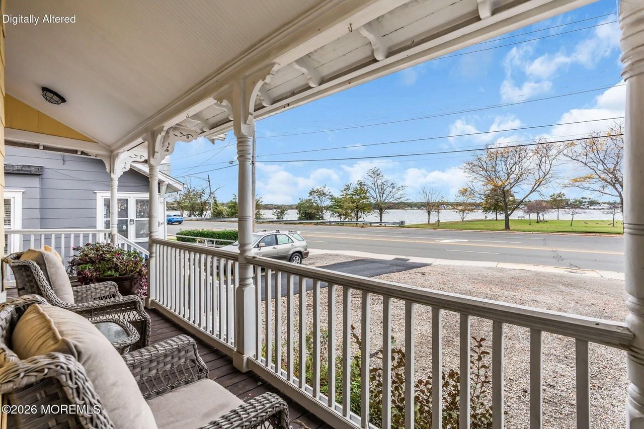 1607 River Rd - Photo 3 of 50