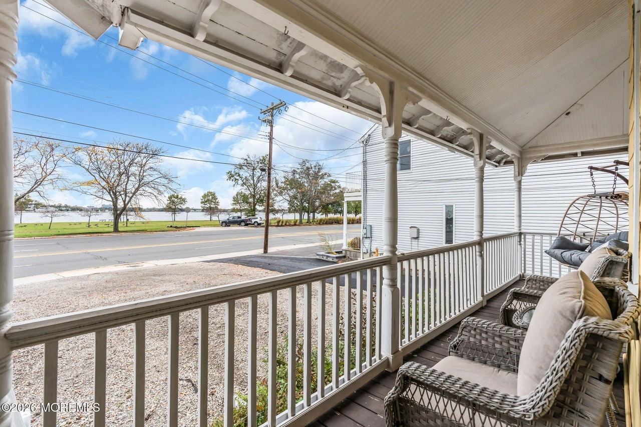 1607 River Rd - Photo 4 of 50