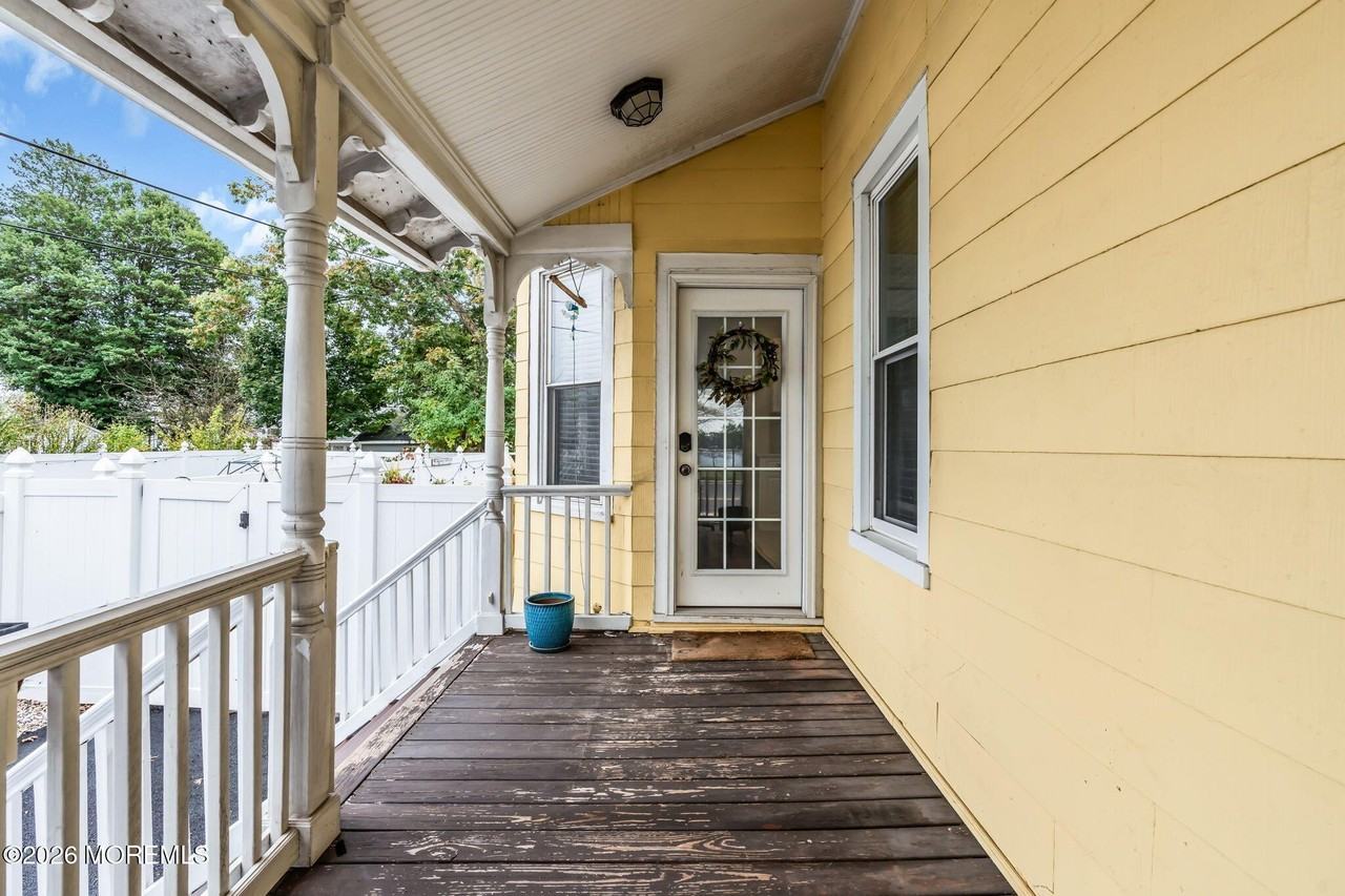 1607 River Rd - Photo 5 of 50