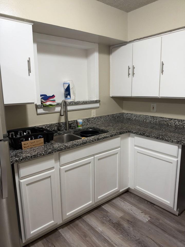 Cleardale Dr - Photo 4 of 40