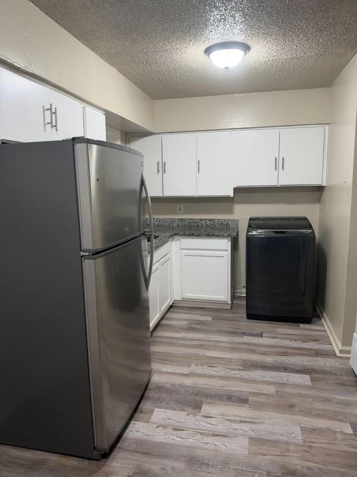 Cleardale Dr - Photo 6 of 40