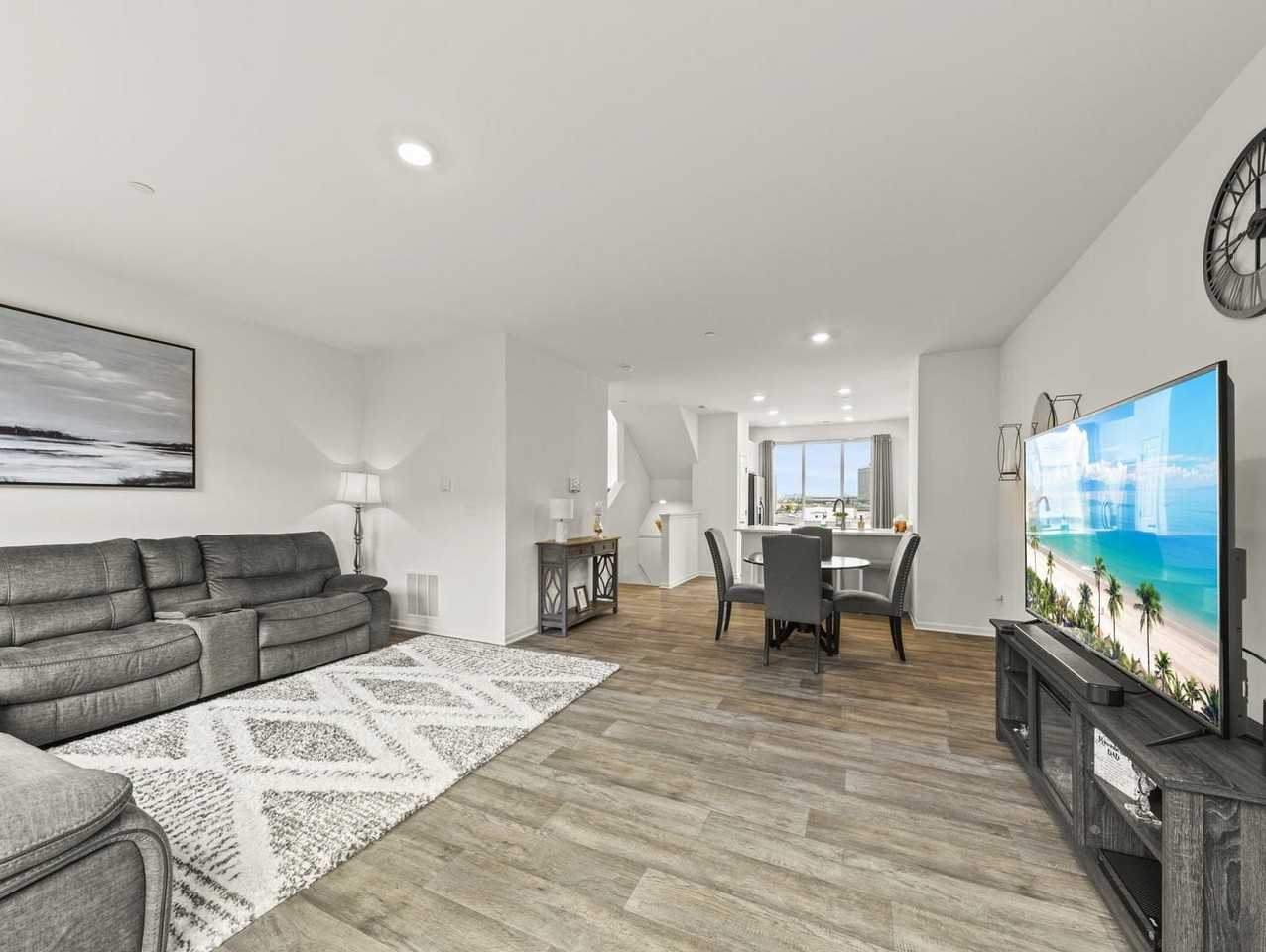 1294 Catalina Ct - Photo 3 of 22