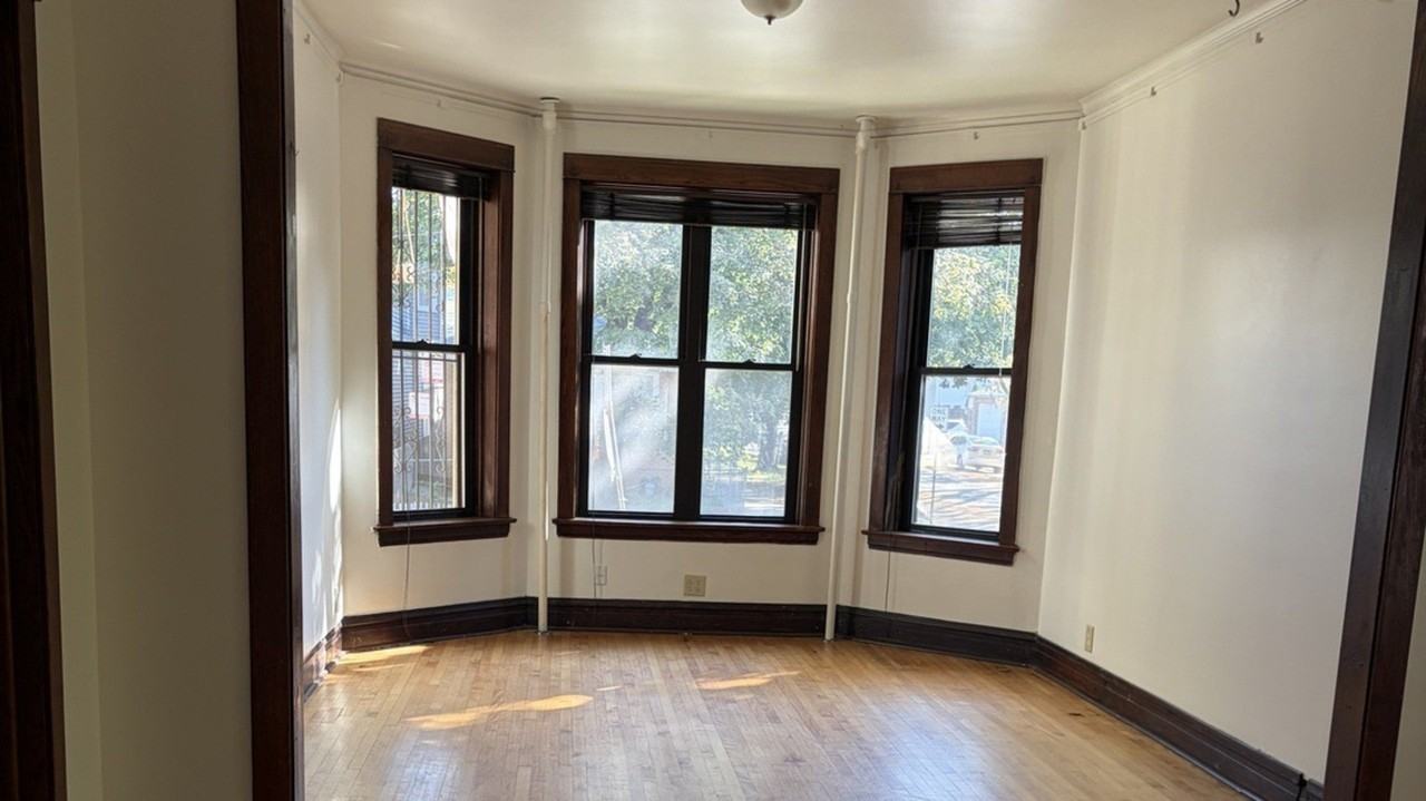 1900 N Keeler Ave #1 - Photo 2 of 7