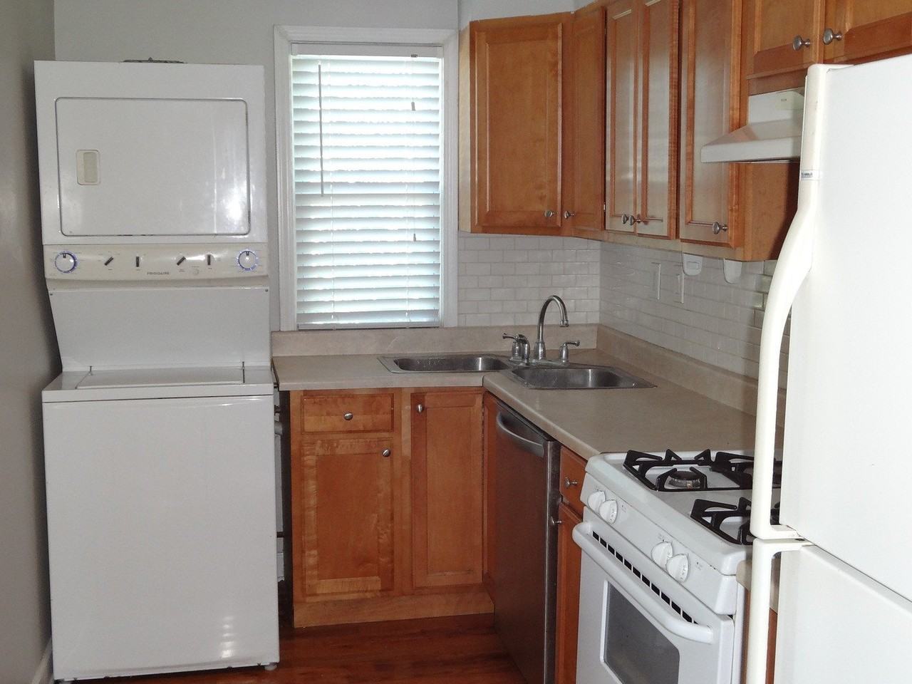 1022 Saylor St - Photo 5 of 6