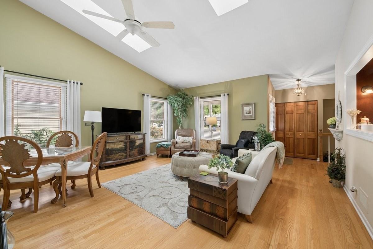 1069 Devonshire Ave #1069 - Photo 3 of 28