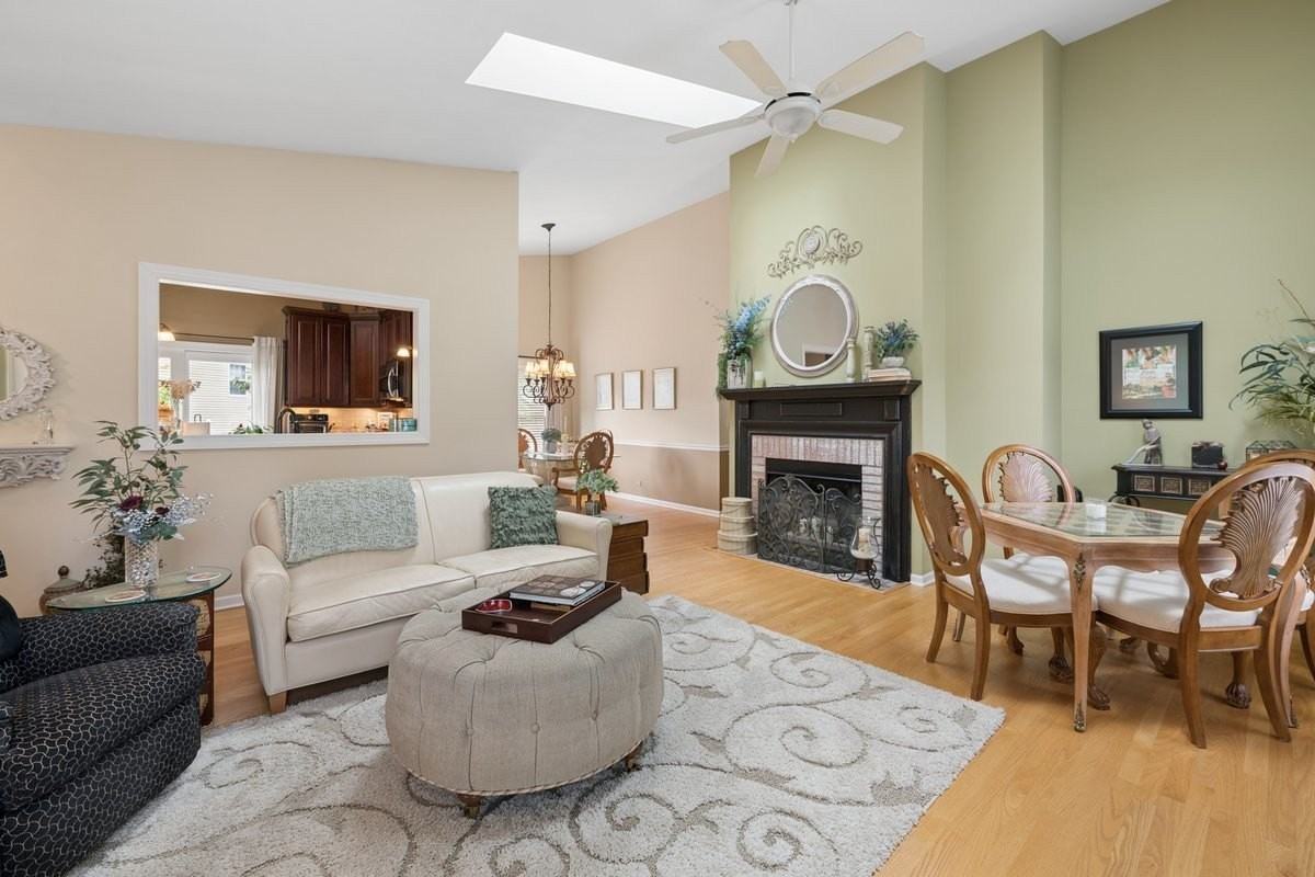 1069 Devonshire Ave #1069 - Photo 4 of 28
