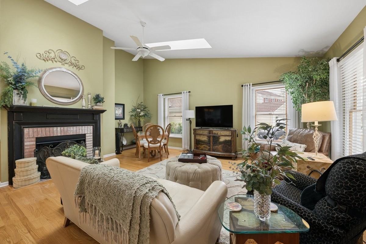 1069 Devonshire Ave #1069 - Photo 5 of 28