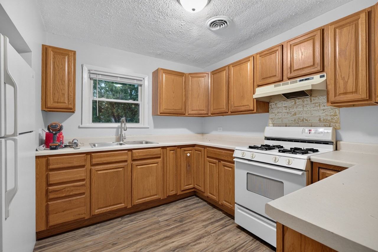 611 Webster St #B - Photo 3 of 12