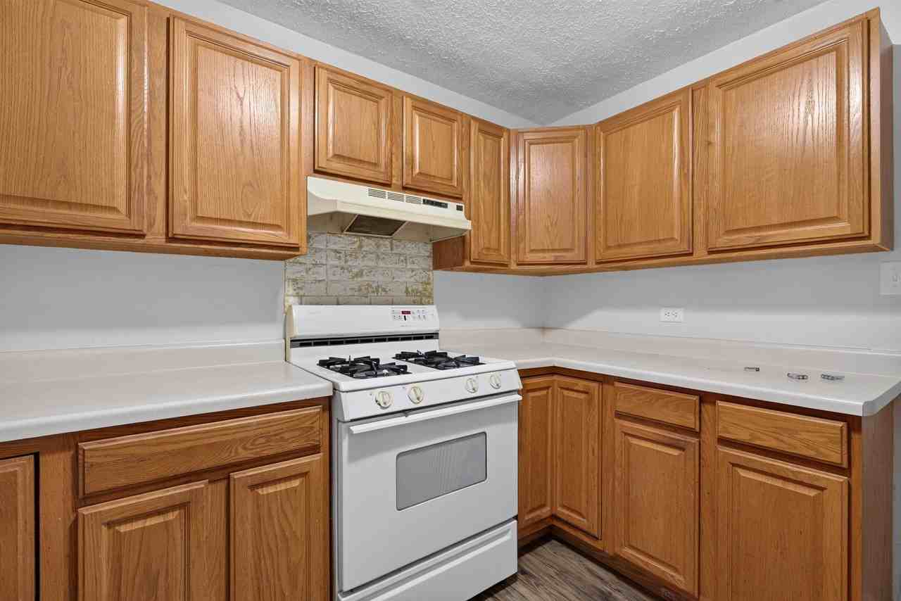 611 Webster St #B - Photo 4 of 12