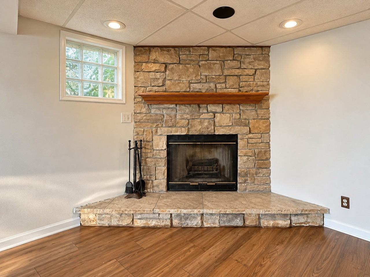 1304 Freeland Ave - Photo 5 of 11