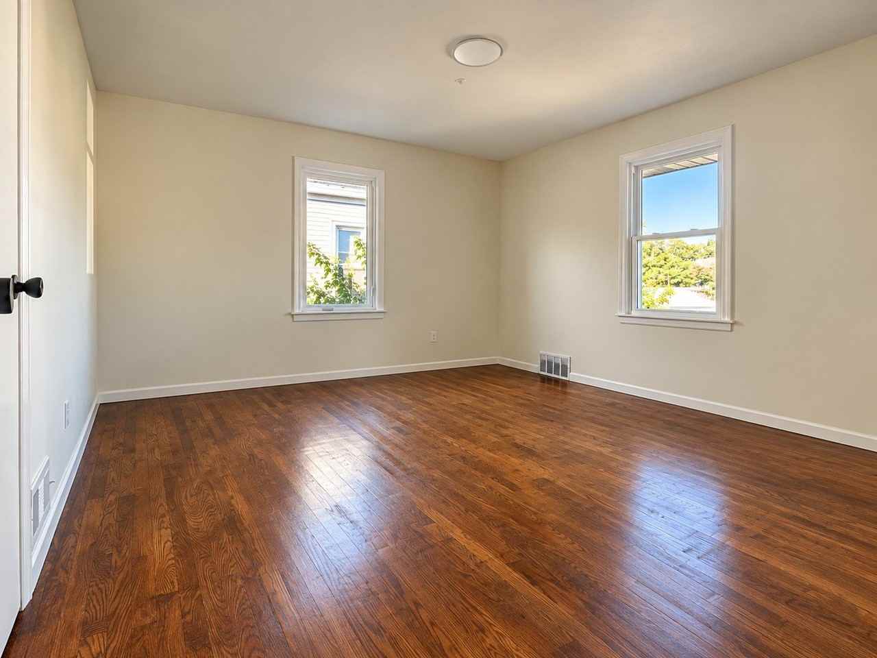 1304 Freeland Ave - Photo 7 of 11
