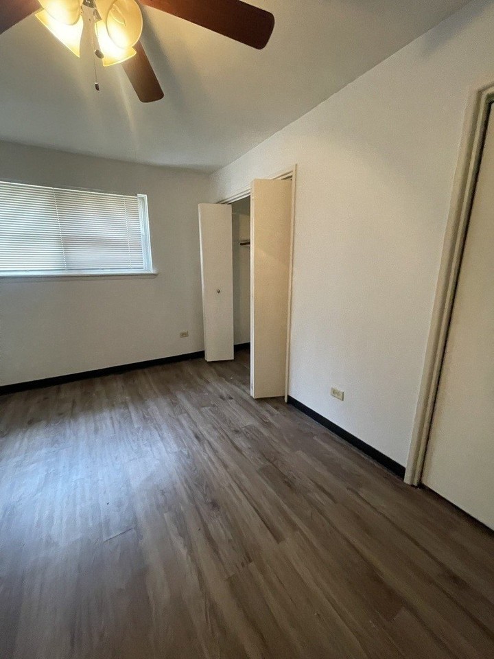 7208 S East End Ave #B - Photo 5 of 16