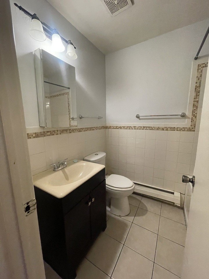 7208 S East End Ave #B - Photo 7 of 16