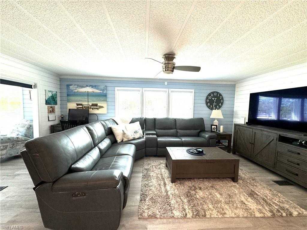 4700 Leilani Ln - Photo 6 of 34