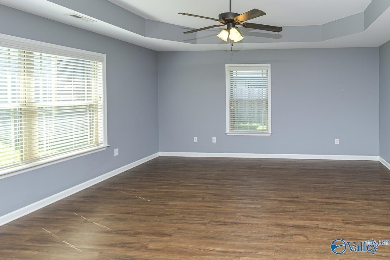 111 Stratman Dr - Photo 4 of 20