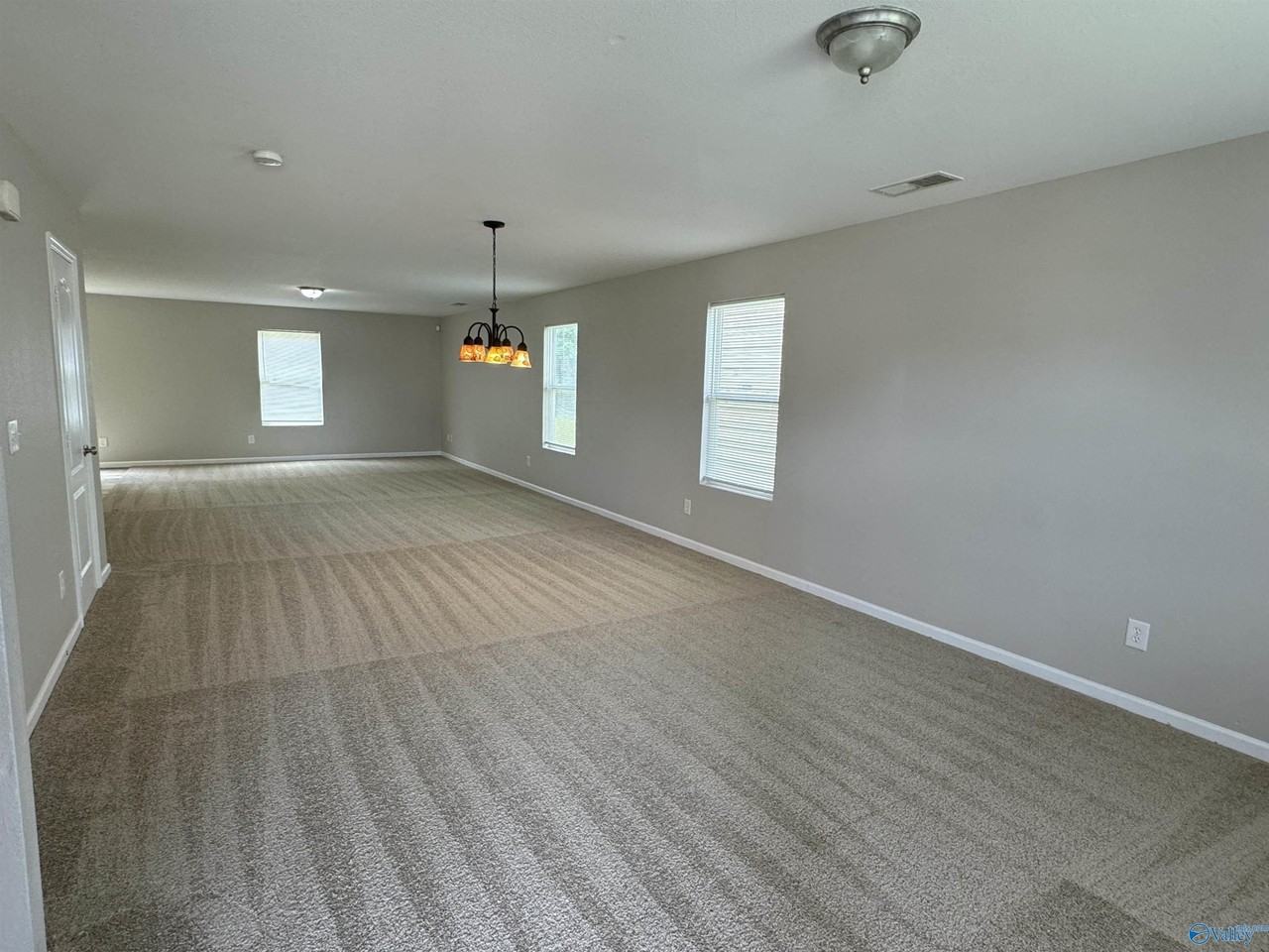 188 Cloverbrook Dr - Photo 2 of 13