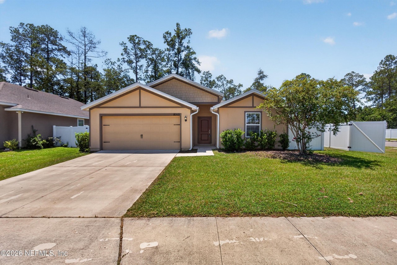 8515 Lake George Cir E - Photo 2 of 11